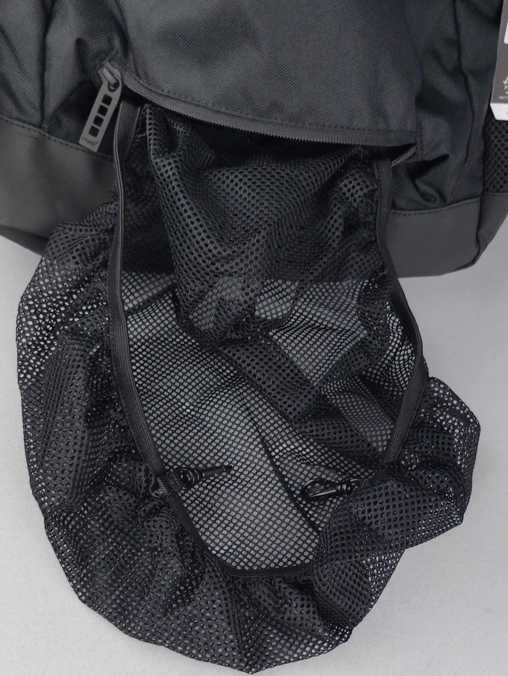 Capelli Sport organized mesh